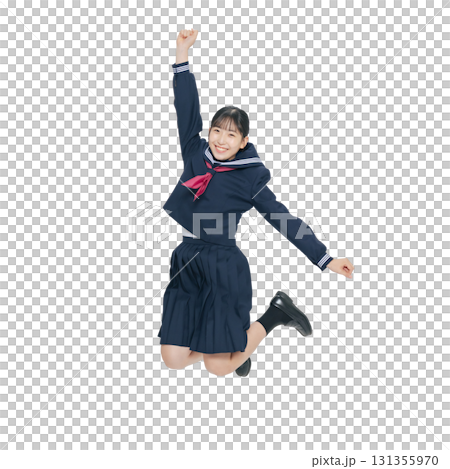 ジャンプするセーラー服を着た女子学生　手作業で精密に切り抜いた背景透過全身写真PNG 131355970