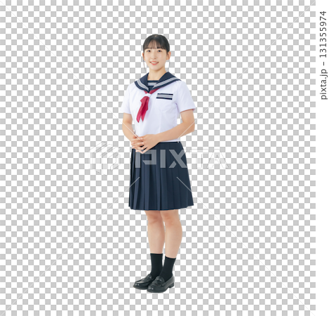 セーラー服を着た女子学生　手作業で精密に切り抜いた背景透過全身写真PNG 131355974