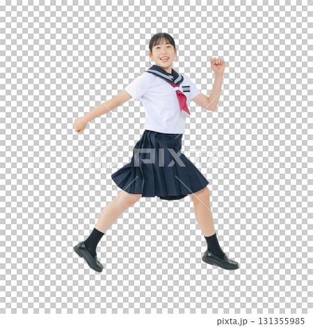 ジャンプするセーラー服を着た女子学生　手作業で精密に切り抜いた背景透過全身写真PNG 131355985