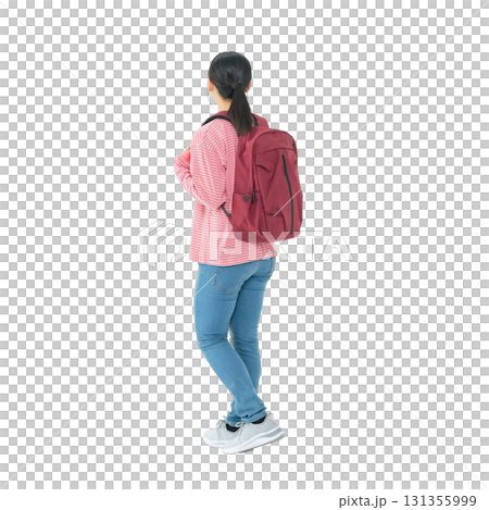 リュックを背負って歩く10代女性 手作業で精密に切り抜いた背景透過全身写真PNG リュックを背負って歩く10代女性 手作業で精密に切り抜いた背景透過全身写真PNG 131355999