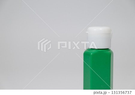 緑色の小型ボトル 緑色の小型ボトル 131356737