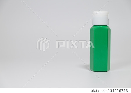 緑のプラスチックボトル 緑のプラスチックボトル 131356738