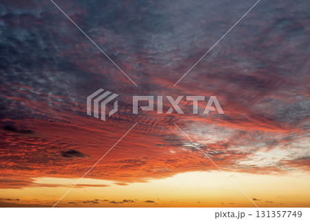 天空朝焼け浮く雲の造形美【背景素材】 天空朝焼け浮く雲の造形美【背景素材】 131357749