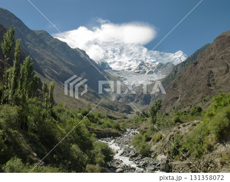 大自然の中の山と氷河のある風景 大自然の中の山と氷河のある風景 131358072