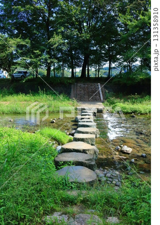 都幾川、水辺の遊歩道 131358910