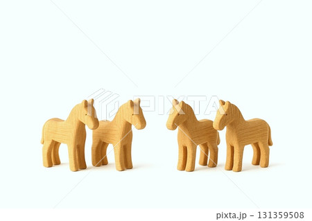 午年の馬の置物とおもちゃ　干支・正月・縁起物素材コレクション 131359508
