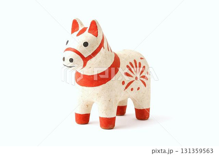 午年の馬の置物とおもちゃ　干支・正月・縁起物素材コレクション 131359563