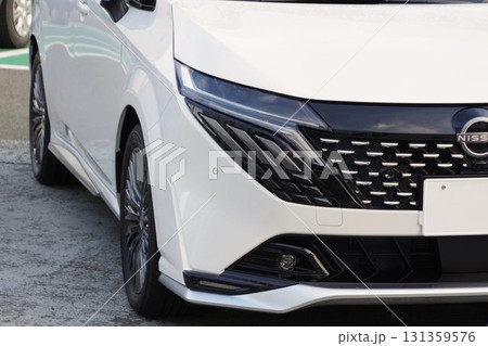 自動車イメージ　日産ノート・オーラ オーテックバージョンのフロントマスク 131359576