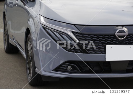 自動車イメージ　日産ノート・オーラのフロントマスク 131359577