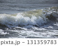 荒波の打ち寄せる波 131359783