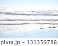 荒波の打ち寄せる波 131359788