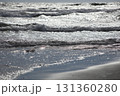 荒波の打ち寄せる波 131360280