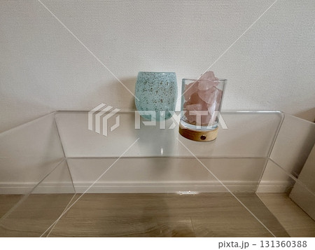 ローズクォーツとガラスカップのインテリア雑貨 131360388