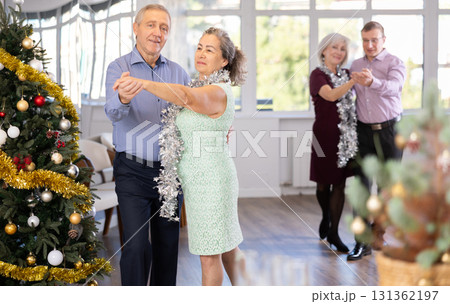 Elderly man and elderly woman dance tango Elderly man and elderly woman dance tango 131362197