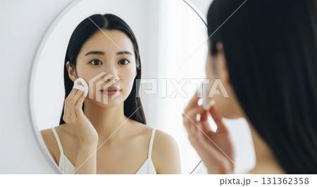 女性　ビューティー　美容　メイク　スキンケア 131362358