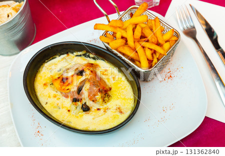 Savoyard escalope with turkey, bacon, reblochon in creamy sauce with fries Savoyard escalope with turkey, bacon, reblochon in creamy sauce with fries 131362840
