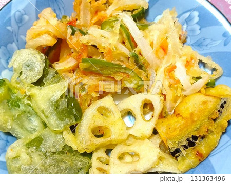 家庭の天ぷら(かき揚げ、レンコン、ピーマン、カボチャ) 131363496