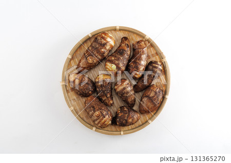 新鮮な里芋 131365270