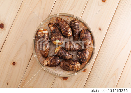 新鮮な里芋 131365273