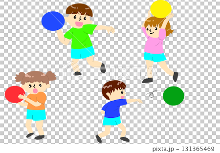 ボール投げをする子ども達 ボール投げをする子ども達 131365469