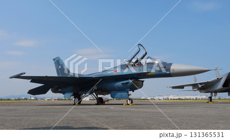 駐機場の航空自衛隊F-2戦闘機 131365531