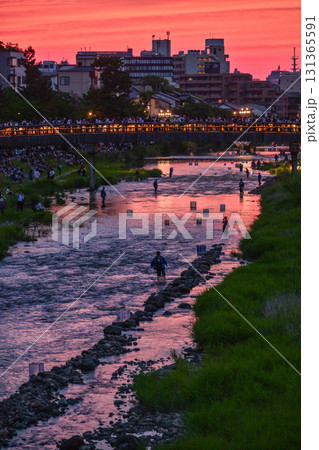 情緒豊かな加賀友禅燈ろう流し 131365591