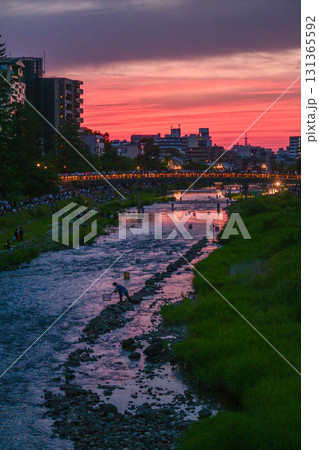 情緒豊かな加賀友禅燈ろう流し 131365592