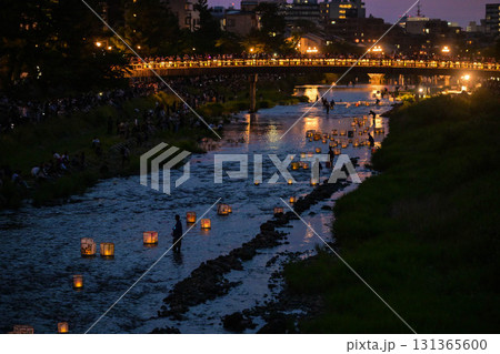 情緒豊かな加賀友禅燈ろう流し 131365600