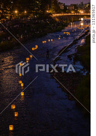 情緒豊かな加賀友禅燈ろう流し 情緒豊かな加賀友禅燈ろう流し 131365617