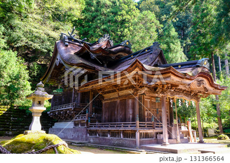 石灯籠と岡太神社　大瀧神社 131366564
