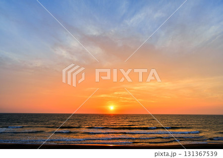 内灘海岸の夕焼け 131367539