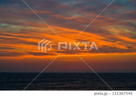 内灘海岸の夕焼け 131367545