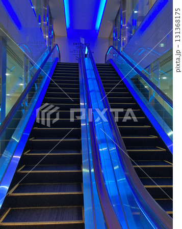 エスカレーター エスカレーター 131368175