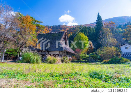 【世界遺産】紅葉真っ盛りの白川郷【岐阜県】 【世界遺産】紅葉真っ盛りの白川郷【岐阜県】 131369285
