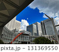 新宿の高層ビルと青空と白い雲、昼 131369550