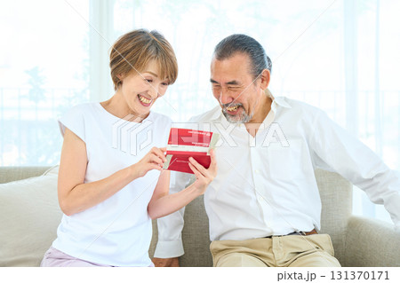 通帳記入 銀行 通帳 年金 預金 ローン シニア 通帳記入 銀行 通帳 年金 預金 ローン シニア 131370171