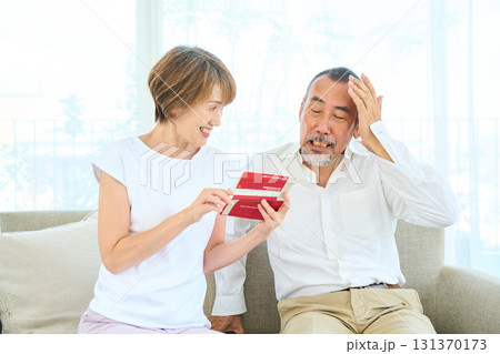 通帳記入　銀行　通帳　年金　預金　ローン　シニア 131370173