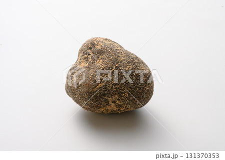 白バックの丹波篠山産山の芋 白バックの丹波篠山産山の芋 131370353