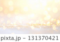 キラキラしたオレンジ色の玉ボケの背景 131370421