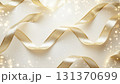 キラキラと輝く金色の背景 131370699