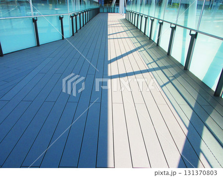 埼玉県川口市の川口市役所の2期棟工事後の渡り廊下の風景 埼玉県川口市の川口市役所の2期棟工事後の渡り廊下の風景 131370803