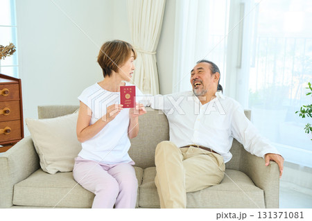 パスポート　海外旅行　旅券　シニア　 131371081