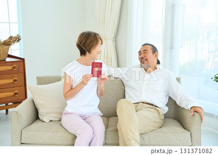 パスポート　海外旅行　旅券　シニア　 131371082