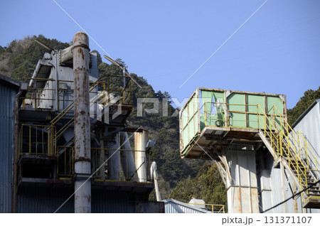 山中の工場 131371107