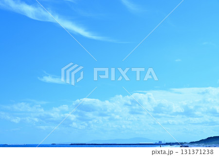 青い空と青い海遠くに階上岳 青い空と青い海遠くに階上岳 131371238