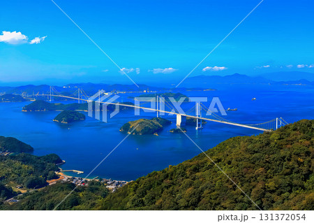 【愛媛県】亀老山展望台から眺めた しまなみ海道（来島海峡大橋） 131372054