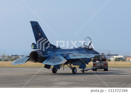 トーイングされる航空自衛隊F-2戦闘機 131372166