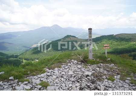 霧ヶ峰　山彦尾根　南の耳の山頂から蓼科山方面を見る　2025年6月19日 131373291