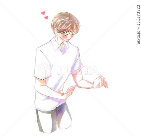 何かを包み込む様子の男性　恋愛　赤面 131373522