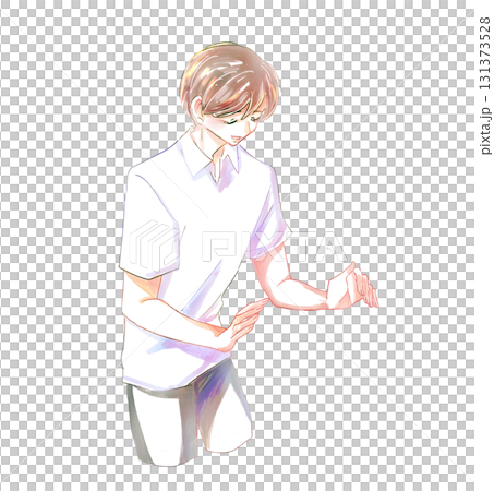 A man wrapping something 131373528
